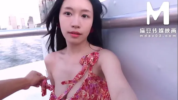 Cảnh nóng ngoài trời bùng nổ của cô nàng châu Á gợi cảm – Phim sex VLXX